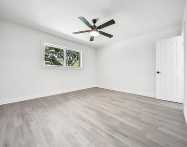 3206 Whitesail Drive - Photo Thumbnail 14