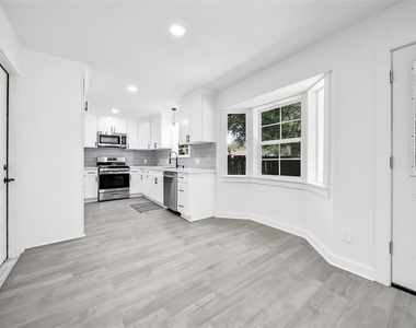 3206 Whitesail Drive - Photo Thumbnail 8