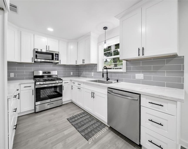 3206 Whitesail Drive - Photo Thumbnail 5