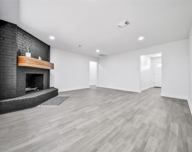 3206 Whitesail Drive - Photo Thumbnail 9
