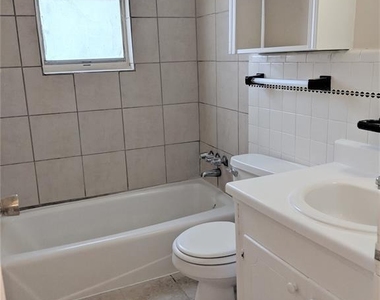 915 Alexander Street - Photo Thumbnail 11