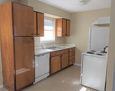 915 Alexander Street - Photo Thumbnail 1