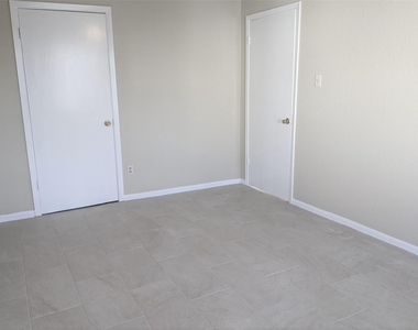 915 Alexander Street - Photo Thumbnail 10