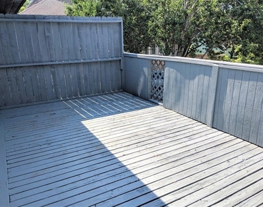 915 Alexander Street - Photo Thumbnail 13