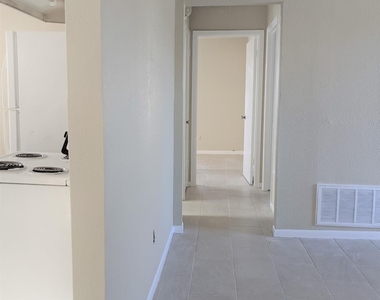 915 Alexander Street - Photo Thumbnail 12