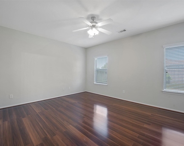 131 Sunset Falls Drive - Photo Thumbnail 17