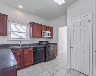131 Sunset Falls Drive - Photo Thumbnail 13