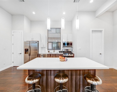 2315 Eagle Street - Photo Thumbnail 4