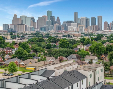 2315 Eagle Street - Photo Thumbnail 2