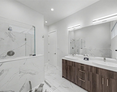2315 Eagle Street - Photo Thumbnail 8