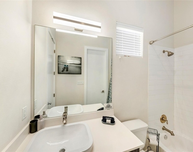 2315 Eagle Street - Photo Thumbnail 10