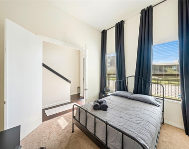 2315 Eagle Street - Photo Thumbnail 9