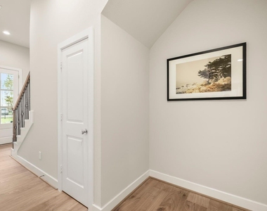 726 Carriage Knolls Drive - Photo Thumbnail 4