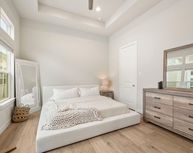 726 Carriage Knolls Drive - Photo Thumbnail 18