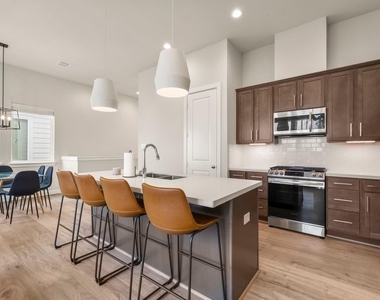 726 Carriage Knolls Drive - Photo Thumbnail 12