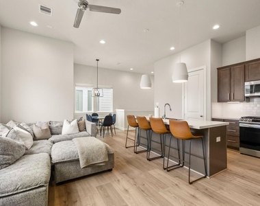 726 Carriage Knolls Drive - Photo Thumbnail 6