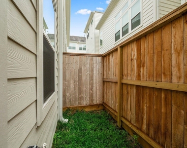 726 Carriage Knolls Drive - Photo Thumbnail 35