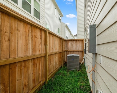 726 Carriage Knolls Drive - Photo Thumbnail 34