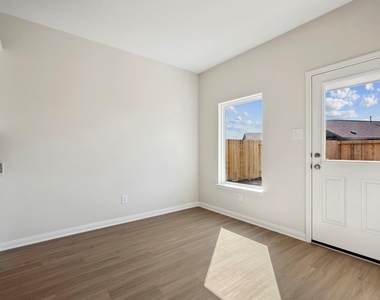 324 Fastboy Lane - Photo Thumbnail 11