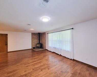 10282 Valley Drive S - Photo Thumbnail 6