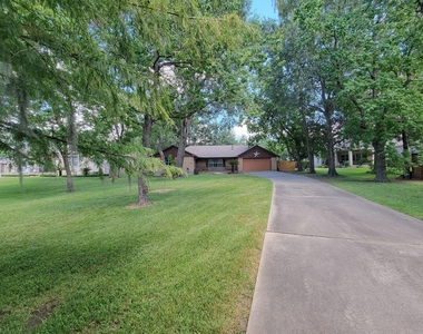 10282 Valley Drive S - Photo Thumbnail 2