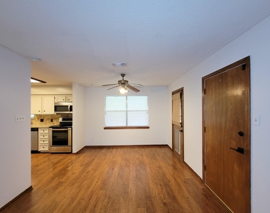 10282 Valley Drive S - Photo Thumbnail 10