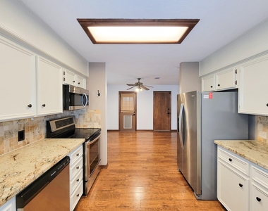 10282 Valley Drive S - Photo Thumbnail 18