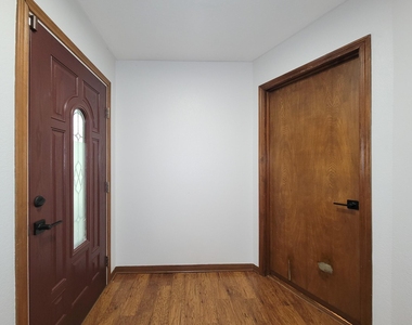 10282 Valley Drive S - Photo Thumbnail 4