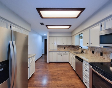 10282 Valley Drive S - Photo Thumbnail 13