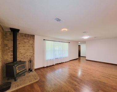 10282 Valley Drive S - Photo Thumbnail 8