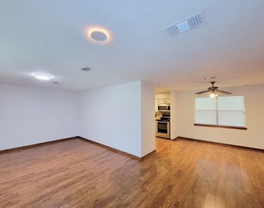 10282 Valley Drive S - Photo Thumbnail 12