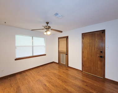 10282 Valley Drive S - Photo Thumbnail 11