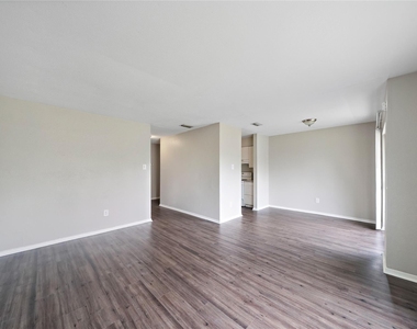 2202 16th Avenue N - Photo Thumbnail 3