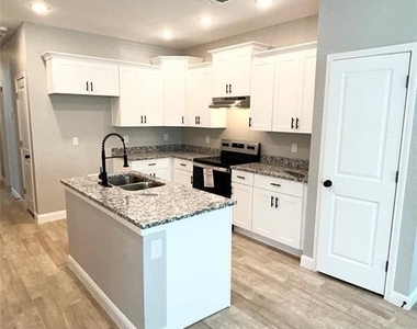 8006 Bowen Street - Photo Thumbnail 6