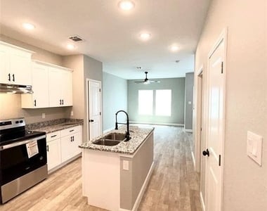 8006 Bowen Street - Photo Thumbnail 8