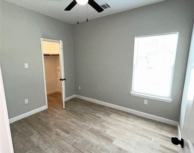 8006 Bowen Street - Photo Thumbnail 9