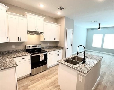 8006 Bowen Street - Photo Thumbnail 5