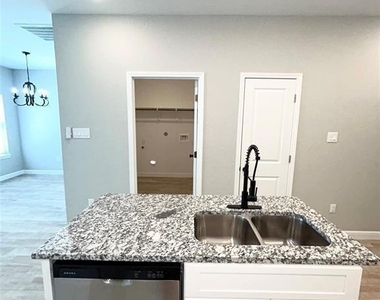 8006 Bowen Street - Photo Thumbnail 7