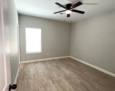 8006 Bowen Street - Photo Thumbnail 14