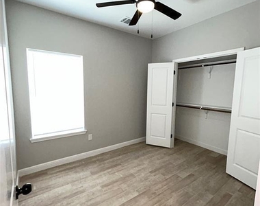 8006 Bowen Street - Photo Thumbnail 11