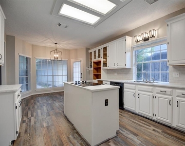 539 W North Hill Drive - Photo Thumbnail 7
