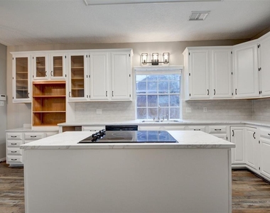 539 W North Hill Drive - Photo Thumbnail 9