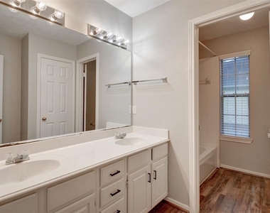 539 W North Hill Drive - Photo Thumbnail 32