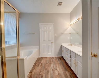 539 W North Hill Drive - Photo Thumbnail 19