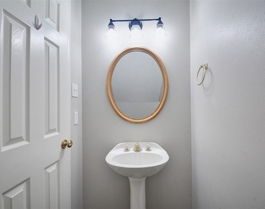 539 W North Hill Drive - Photo Thumbnail 23
