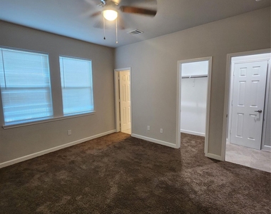 617 E 39th Street - Photo Thumbnail 6