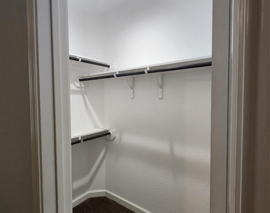 617 E 39th Street - Photo Thumbnail 7