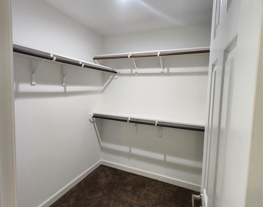 617 E 39th Street - Photo Thumbnail 16