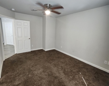 617 E 39th Street - Photo Thumbnail 15
