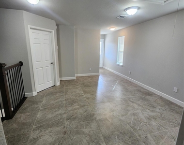 617 E 39th Street - Photo Thumbnail 11